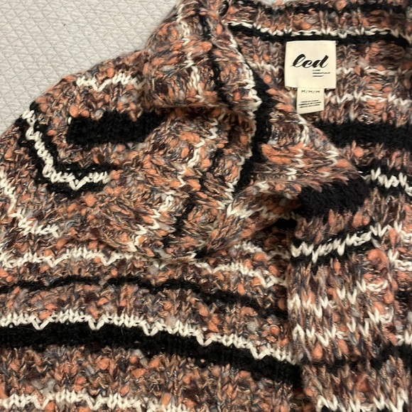 led Luxe Essentials Sweater/ Pink, Black, Grey. Open-Neck with a hand-knit look - Picture 6 of 8